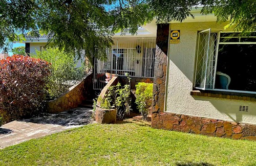 Port Elizabeth Maison | Munro House l Family-Friendly City Getaway with Ocean Views l Sleeps 8