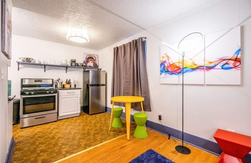 Central Oklahoma City Appartement | Studio mural près du quartier bien-aimé de la Plaza d'OKC
