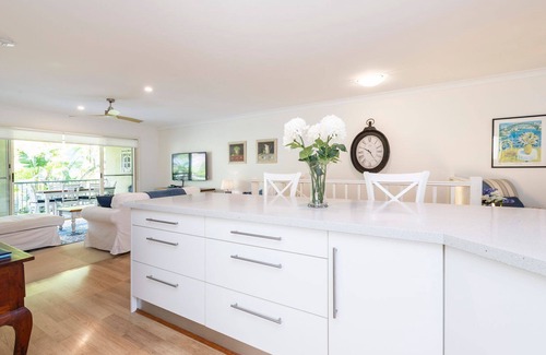 Corlette Maison | Muriel's Place A Stunning 3 bedroom 3-bathroom pet friendly home within 1klm walk to the beach