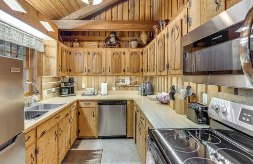 Unaka Cabine | Murphy Cabin w/ Views < 1 Mi to Hiwassee Lake!