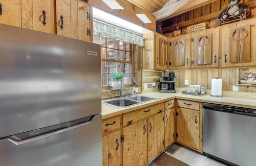Unaka Cabine | Murphy Cabin w/ Views < 1 Mi to Hiwassee Lake!