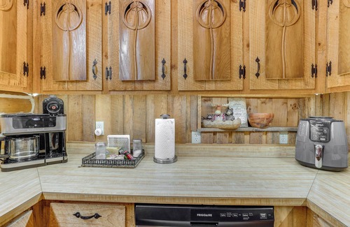 Unaka Cabine | Murphy Cabin w/ Views < 1 Mi to Hiwassee Lake!