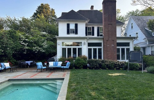 Murray Hill Maison | Murray Hill beauty with short walk to Main Street