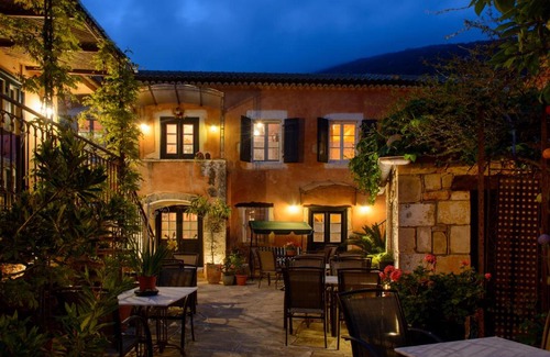 Faraklata Hôtel | Museum Hotel George Molfetas