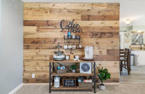 Muskogee Maison | Muskogee Guest FavoriteHuge YardCoffee Bar!