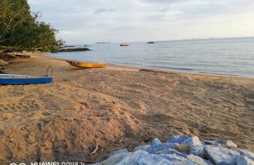 Kampung Tanjung Bidara Chalet De Ski | Mutiara Chalet