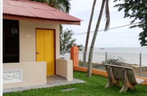 Kampung Tanjung Bidara Chalet De Ski | Mutiara Chalet