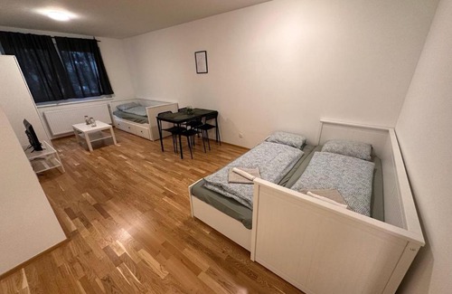 Simmering Appartement | MUZETA11 - Modern Town Apartment with Balcony