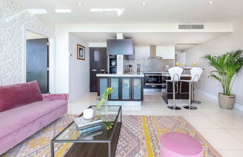 Coconut Grove Appartement | NOUVEAU COIN, VUE OCÉAN. GRATUIT: PARKING, PISCINE, GYM, SQUASH, PRIVÉ 75MB WI-FI