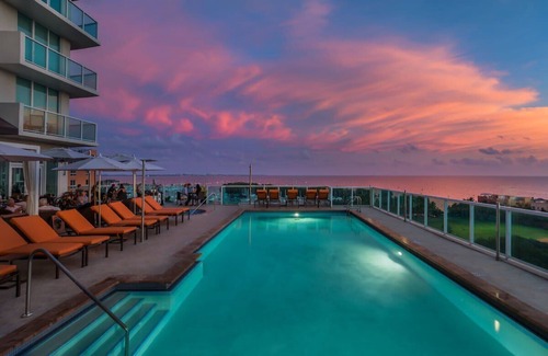 Coconut Grove Appartement | New Listing!! Front Sea Views. Full Kitchen, FREE Parking, Pool, Wi-Fi