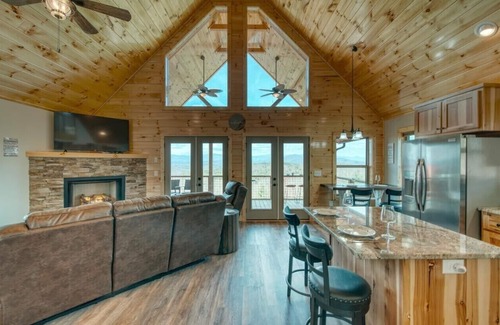 Unaka Cabine | My Mystic Mountain - New Cabin! Hot Tub, 3 fireplaces, Wifi, mins to Hiwassee