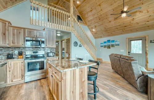 Unaka Cabine | My Mystic Mountain - New Cabin! Hot Tub, 3 fireplaces, Wifi, mins to Hiwassee