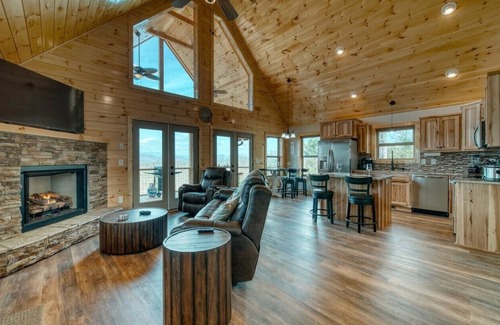 Unaka Cabine | My Mystic Mountain - New Cabin! Hot Tub, 3 fireplaces, Wifi, mins to Hiwassee