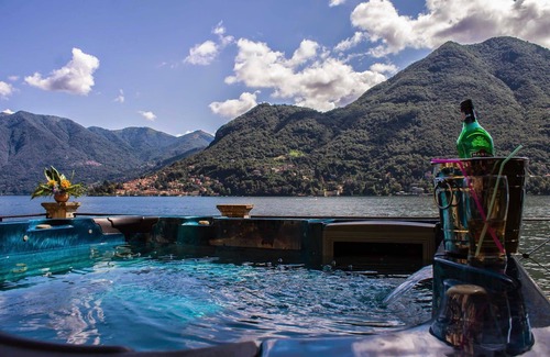 Moltrasio Villa | Villa à Moltrasio avec 8 chambres à coucher, 16 couchages