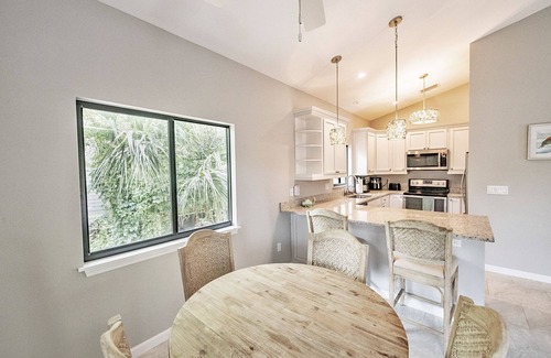 Safety Harbor Club Maison | My Sea Shack~ 1 minute to beach, SH Club access, golf cart