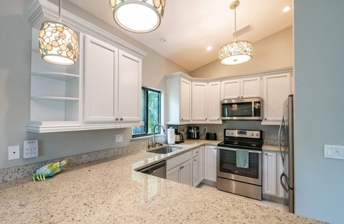 Safety Harbor Club Maison | My Sea Shack~ 1 minute to beach, SH Club access, golf cart