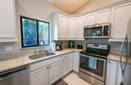 Safety Harbor Club Maison | My Sea Shack~ 1 minute to beach, SH Club access, golf cart