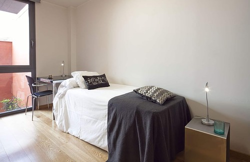 el Fort Pienc Appartement | My Space Barcelona 6 Apart. to have 48 people around the Triunfo Arco