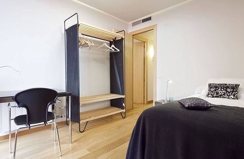 el Fort Pienc Appartement | My Space Barcelona 6 Apart. to have 48 people around the Triunfo Arco