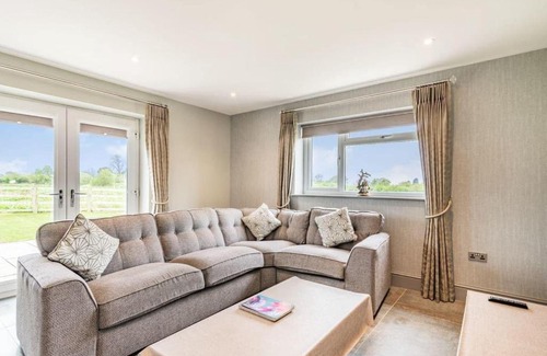 Blackburn Maison | Mya Cottage