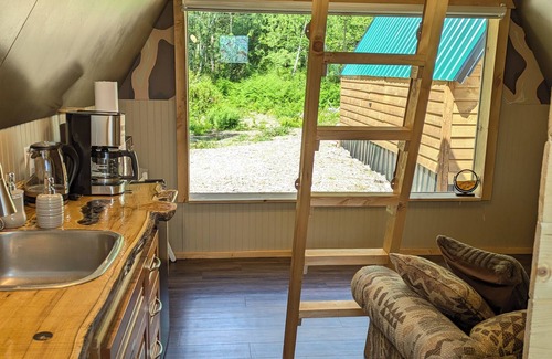Brew Bay Chalet De Ski | Mycelium Forest Cabin on 33 acre farm