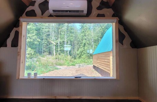 Brew Bay Chalet De Ski | Mycelium Forest Cabin on 33 acre farm