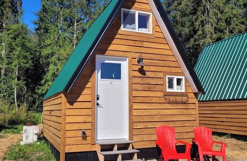 Brew Bay Chalet De Ski | Mycelium Forest Cabin on 33 acre farm