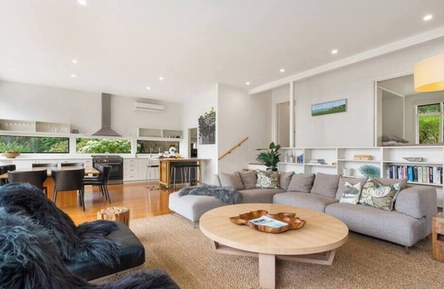 Merricks North Maison | Myers Road Villa + Retreat - Solar Pool, Fireplace
