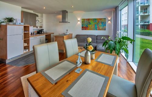Kropeliner-Tor-Vorstadt Appartement | "myHarbourfront", luxuriöses Wohnen an der Hafenmole