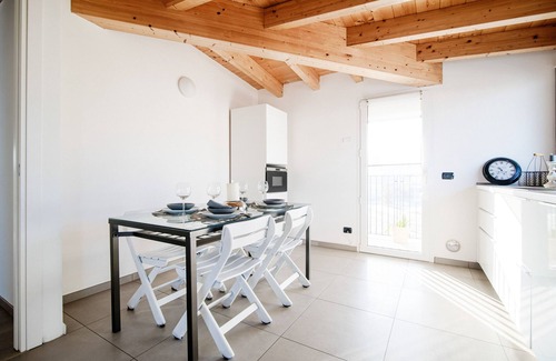 Lipomo Appartement | MyHomeInComo - White Attic