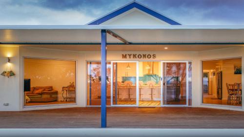 Lake Wangary Maison | Mykonos - Outstanding Waterfront Property With Pontoon and Fabulous Bay Views