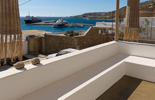 Tourlos Appartement | Mykonos Rose Nest - Sea View Escape