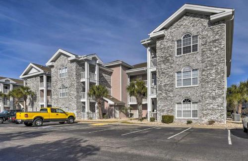 Central Myrtle Beach Appartement | Myrtle Beach Condo Golf Course and Pool View!