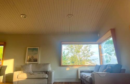 Ytterbystrand Maison | Mysigt sommarhus med havsutsikt och bastu
