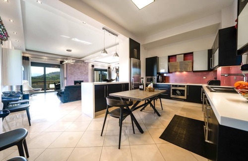 Potistiria Villa | Mythic Olive Villa-Piscine chauffée privée-Extérieurs incroyables!