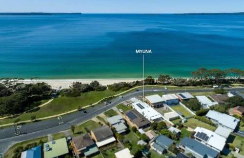 Vincentia Maison | Myuna - beachfront pet-friendly coastal escape
