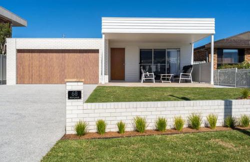 Vincentia Maison | Myuna - beachfront pet-friendly coastal escape