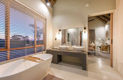 Beestekraal Cabine | Mziki Safari Lodge