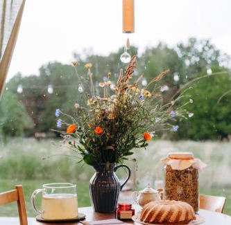 Dekanovice Maison | nádech - glamping ubytování na statku