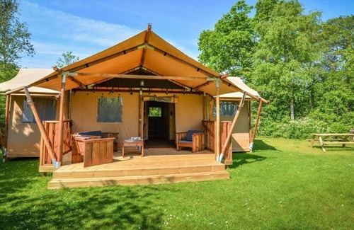 Mol Cabine | Glamping tent with living room, kitchen and sanitary facilities