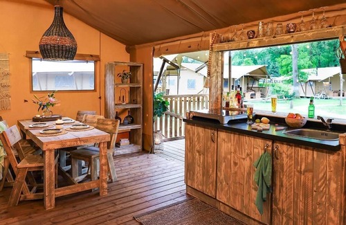 Mol Cabine | Glamping tent with living room, kitchen and sanitary facilities