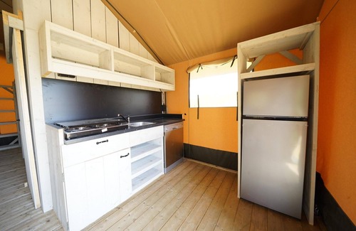 Biddinghuizen Cabine | Glamping tent with 3 bedrooms and a terrace