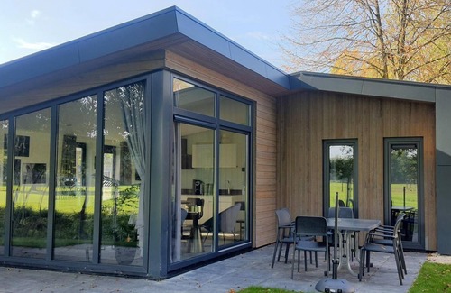 Kaatsheuvel Maison | Chalet with 3 bedrooms and a terrace