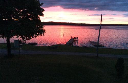 Wiarton Maison | N' This on the Bay -Vacation Suite
