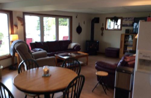 Wiarton Maison | N' This on the Bay -Vacation Suite