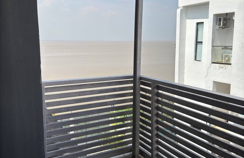 Lekki Phase 1 Appartement | Luxury 3bd waterfront, Penthouse Apartment on Admiralty Lekki-ikoyi w/Pool&Gym