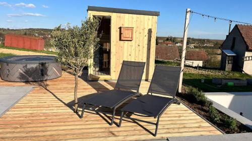 Vlkos Maison | Naše Búda