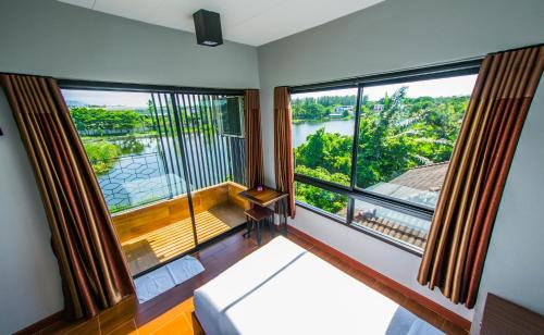 Racha Thewa Hôtel | Na Siri Lake View