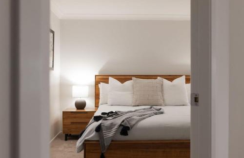 Yamba Maison | Nabilla Court - Canal Front Duplex