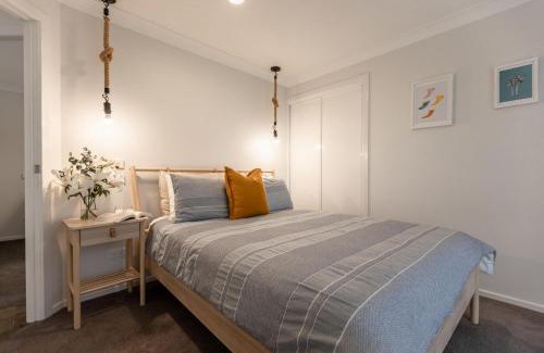 Yamba Maison | Nabilla Court - Canal Front Duplex